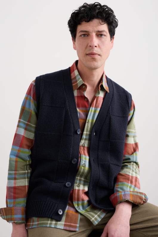 mens gwelva v-neck vest
