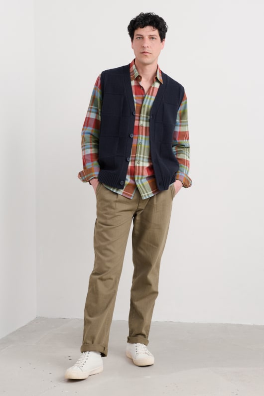 mens gwelva v-neck vest