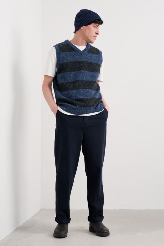 mens treknow v-neck vest