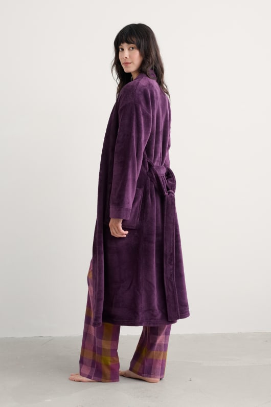 hushing gown