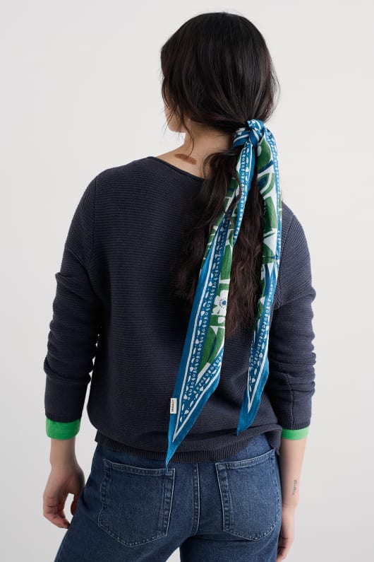 posy triangle scarf
