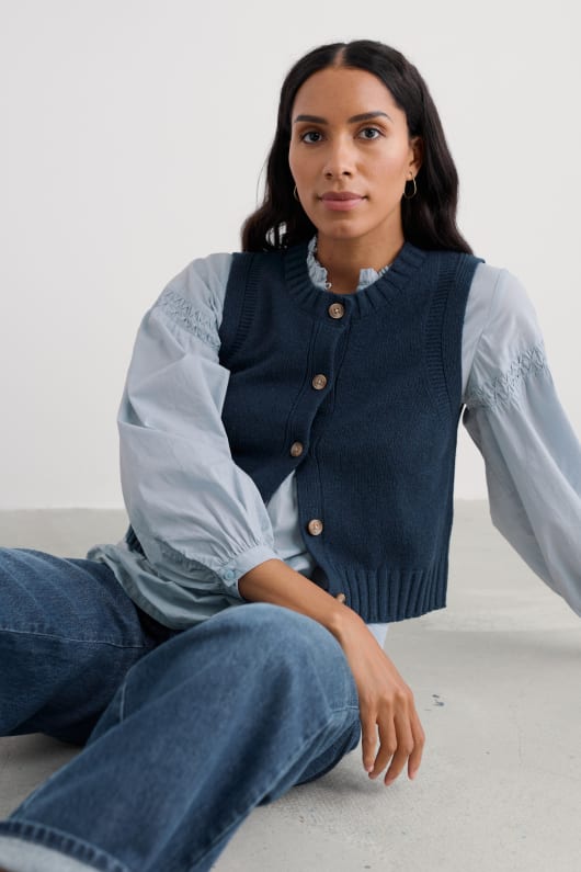 derwenn button down vest