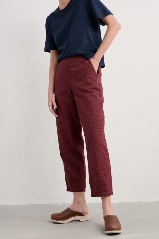 vow cave tapered trousers in gots-certified organic cotton