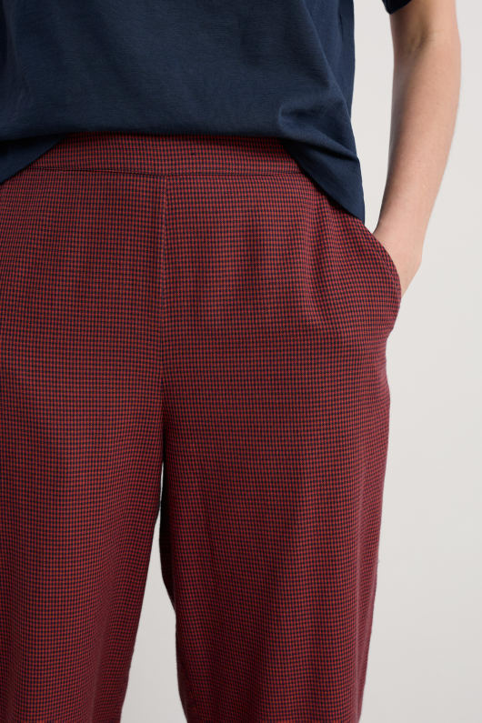 vow cave tapered trousers in gots-certified organic cotton