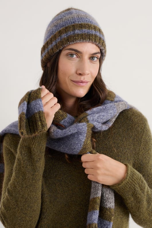 thrift bloom knitted hat